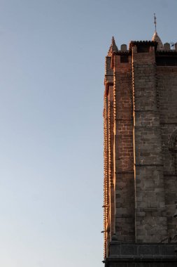 Altın saatinde Avila Katedrali 'nin çan kulesi