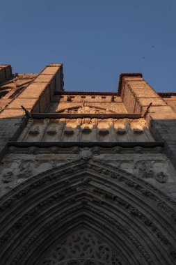 Avilas Katedrali 'nin ana kapısı.)