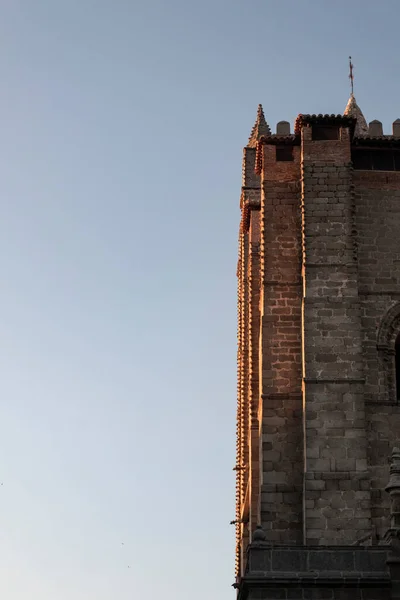 Altın saatinde Avila Katedrali 'nin çan kulesi