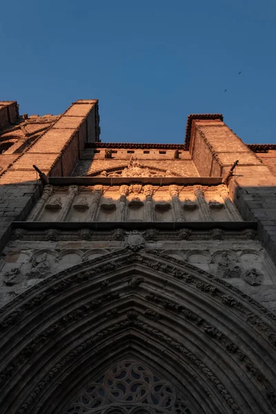 Avilas Katedrali 'nin ana kapısı.)