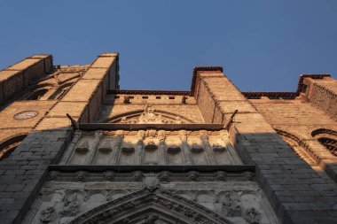 Avilas Katedrali 'nin ana kapısı.)