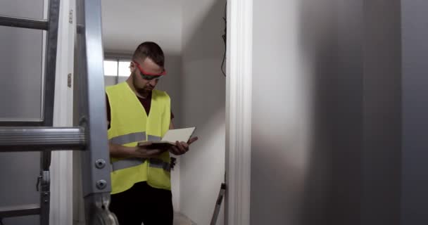 Engineer Makes Notes Notebook Checks Quality Works His Subordinates Did — Stock Video