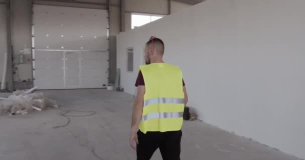 Ingénieur Construction Travailleur Commence Journée Travail Porte Ses Outils Avec — Video