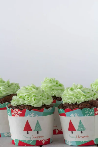 クリスマスのカップケーキ垂直 — ストック写真