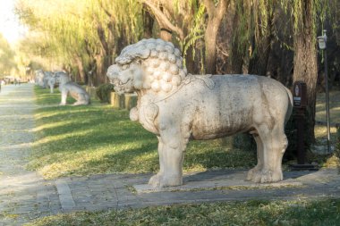 Ming mezarlar, Beijing Çin kutsal yolda nöbet aslan
