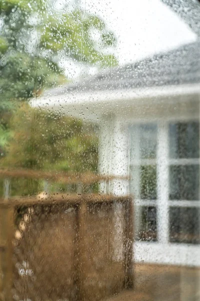 Дивлячись Вікно Дощовий День Вибірковий Фокус Краплі Дощу — стокове фото
