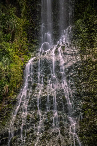 Close Karekare Waterfall Auckland New Zealand Vertical Long Exposure — Stock Photo, Image