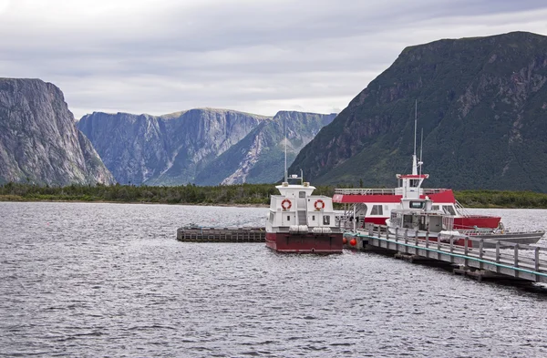 Boat dock in a fjord — Stock Photo, Image