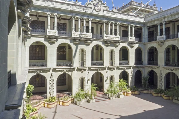 Colonial courtyard in Guatemala City — Stock Photo, Image