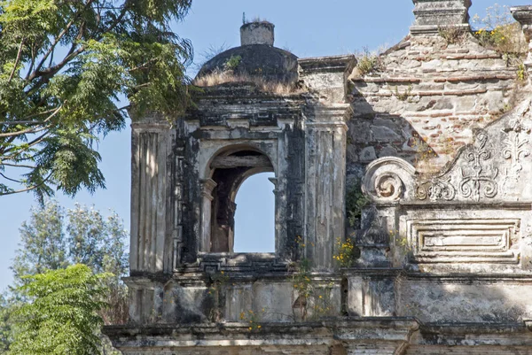 ROM, egy Guatemalai gyarmati épületre — Stock Fotó