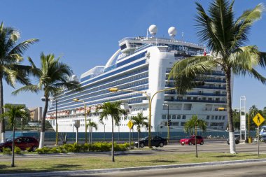  Cruiseship tropikal Harbour