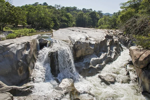 Whitewater rushing thru a gorge — Stock Photo, Image