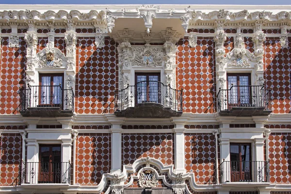 Baroque house facade in Puebla — Stock Photo, Image