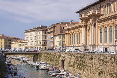 Kanal ile eski şehir