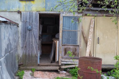 Ürkütücü kapı, korkunç ahşap, ahşap duvar ve korkunç eski ahşap.