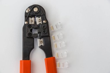 RJ45 LAN kablosu kırılıyor