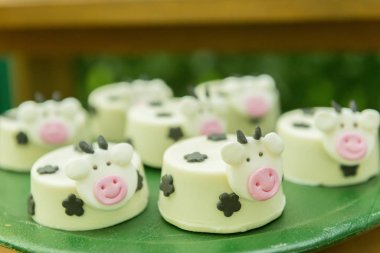 Çocuk Partisi Dekorasyonu - Çiftlik Teması. Şekillendirilmiş şeker kişiselleştirildi.