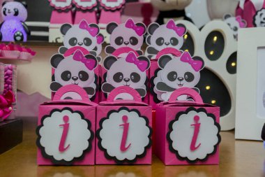 Doğum günü partisi dekorasyonu panda teması.