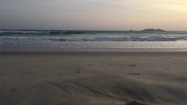 Óceán Hullámainak Mozgása Nap Végén Egy Trópusi Strandon Praia Dos — Stock videók