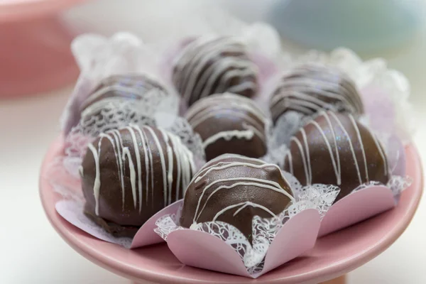 Close up of luxury pile of chocolate candies. Assorted chocolate candies. — Stock Photo, Image