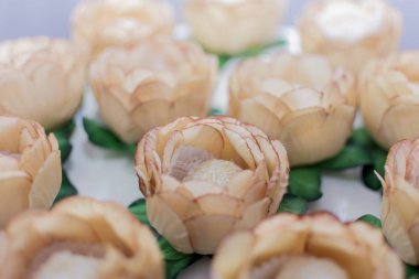 Düğünler ya da sosyeteye takdim partileri için tatlı.