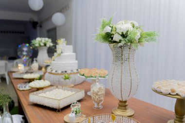 50. yıl dönümü için güzel bir pasta..