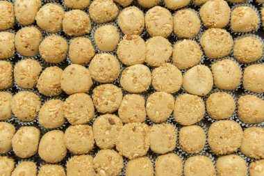 Lezzetli fıstıklı şekerlemeleri yakın çekim. Tipik Brezilyalı çocukların doğum günü tatlıları. Doğum günü için el yapımı şekerler..