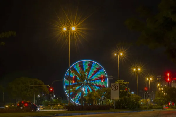 Longa Exposição Roda Gigante Colorida Trilhas Luz Estrada Expressa Noite — Fotografia de Stock