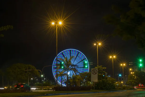 Larga Exposición Rueda Ferris Colores Senderos Ligeros Carretera Autopista Por — Foto de Stock