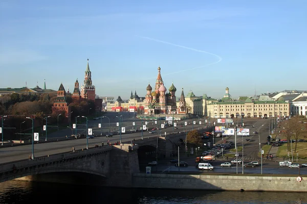 Blick auf den Moskauer Kreml und die Basilius-Kathedrale — Stockfoto