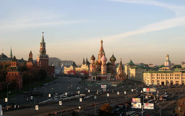 모스크바 크렘린과 성 바 실 성당의 보기 로열티 프리 스톡 이미지