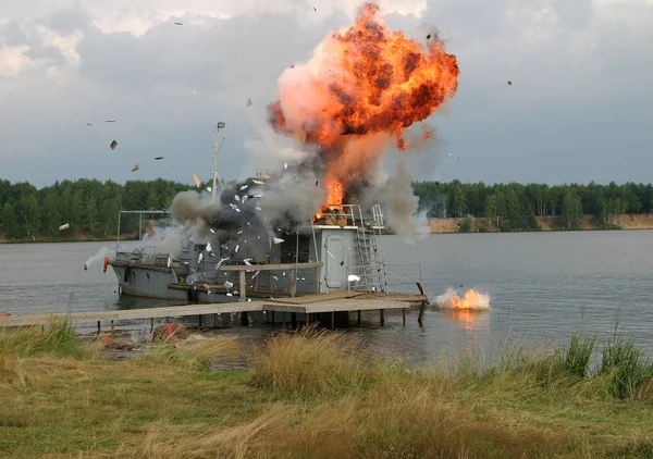 The explosion on the ship — Stock Photo, Image