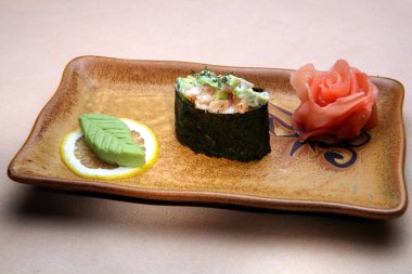 Japon yemek suşi rulo