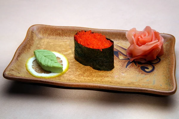 Japon yemek suşi rulo