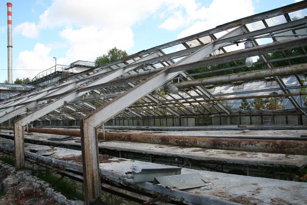 破壊された建物の温室 — ストック写真