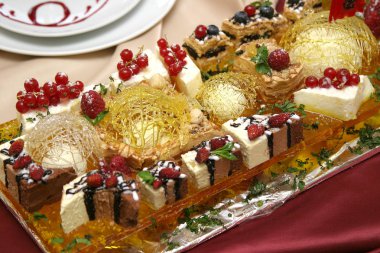 Tatlı çilek ve karamel