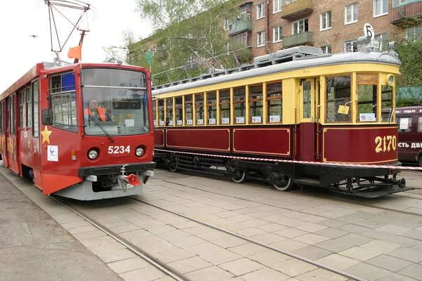 Oldtimer-Straßenbahn auf den Straßen von Moskau — Stockfoto