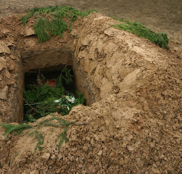 The grave in the cemetery — Stock Photo, Image