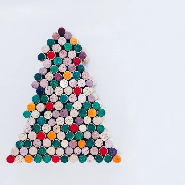 Handgemaakte Kerstboom Gemaakt Van Wijn Kurk Witte Achtergrond Met Vrije Stockafbeelding
