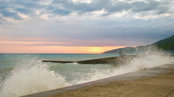 Horizonte Mar Com Capa Proeminente Pôr Sol — Fotografia de Stock