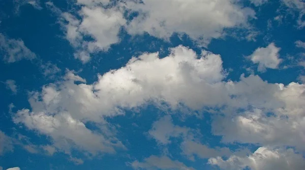 Pequeñas Nubes Cúmulos Cielo Azul — Foto de Stock