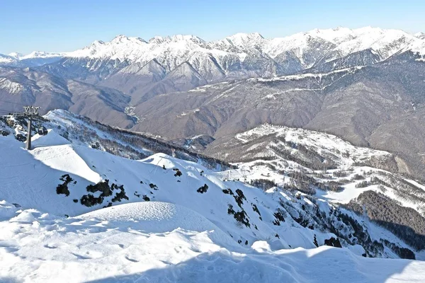 Schneebedeckte Berggipfel Einem Skigebiet — Stockfoto