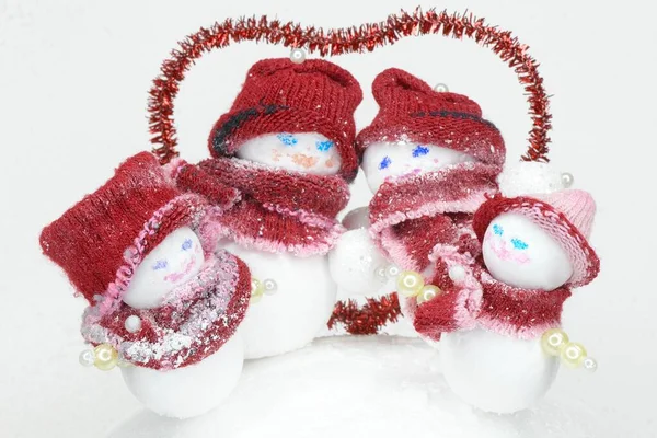 Spielzeugfamilie Der Schneemänner Eltern Mit Kindern — Stockfoto