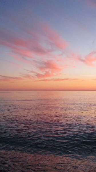Landscape Cirrus Clouds Sea Horizon Sunset Warm Shades — Stock Photo, Image