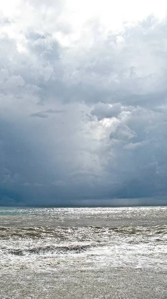 Nuvens Chuva Cinza Sobre Horizonte Mar — Fotografia de Stock