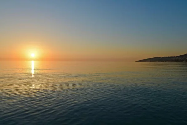 Akhir Matahari Terbenam Atas Laut Pantai Teluk — Stok Foto