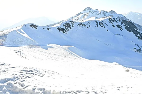 Panorama Des Sommets Enneigés Des Montagnes Des Nuages — Photo