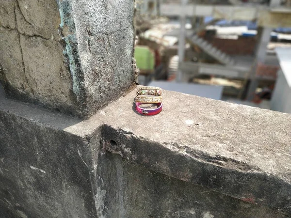 Tres Pulseras Hermosos Anillos Joyería — Foto de Stock