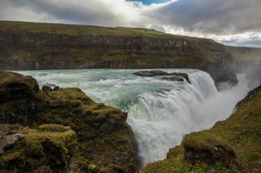 İzlanda 'da Gullfoss şelalesi