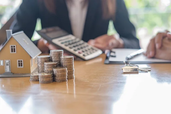 Saving money to invest in house or property in the future. Business Finance Concept. — Stock Photo, Image